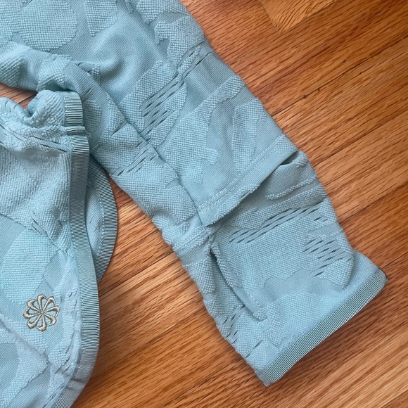 NWT Nike Trail Mint Camo Running Top M - Picture 5 of 7